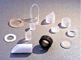Halterungen und optomechanische Komponenten aus Glas gefertigt